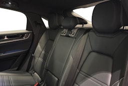 sininen Porsche Cayenne 2024 kuva 9.