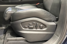 sininen Porsche Cayenne 2024 kuva 12.