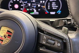 sininen Porsche Cayenne 2024 kuva 18.