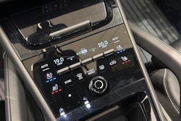 sininen Porsche Cayenne 2024 kuva 19.