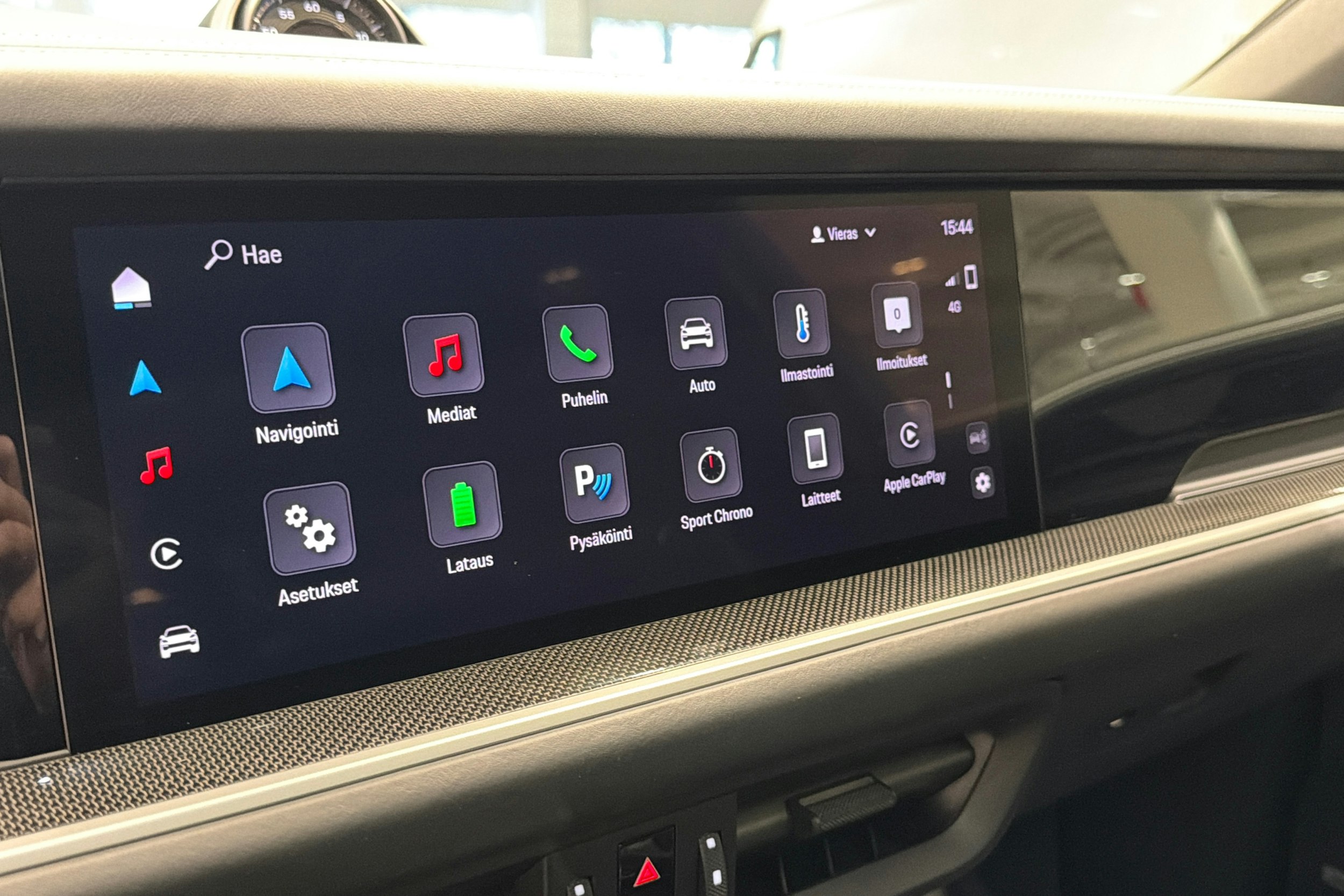 sininen Porsche Cayenne 2024 kuva 20.