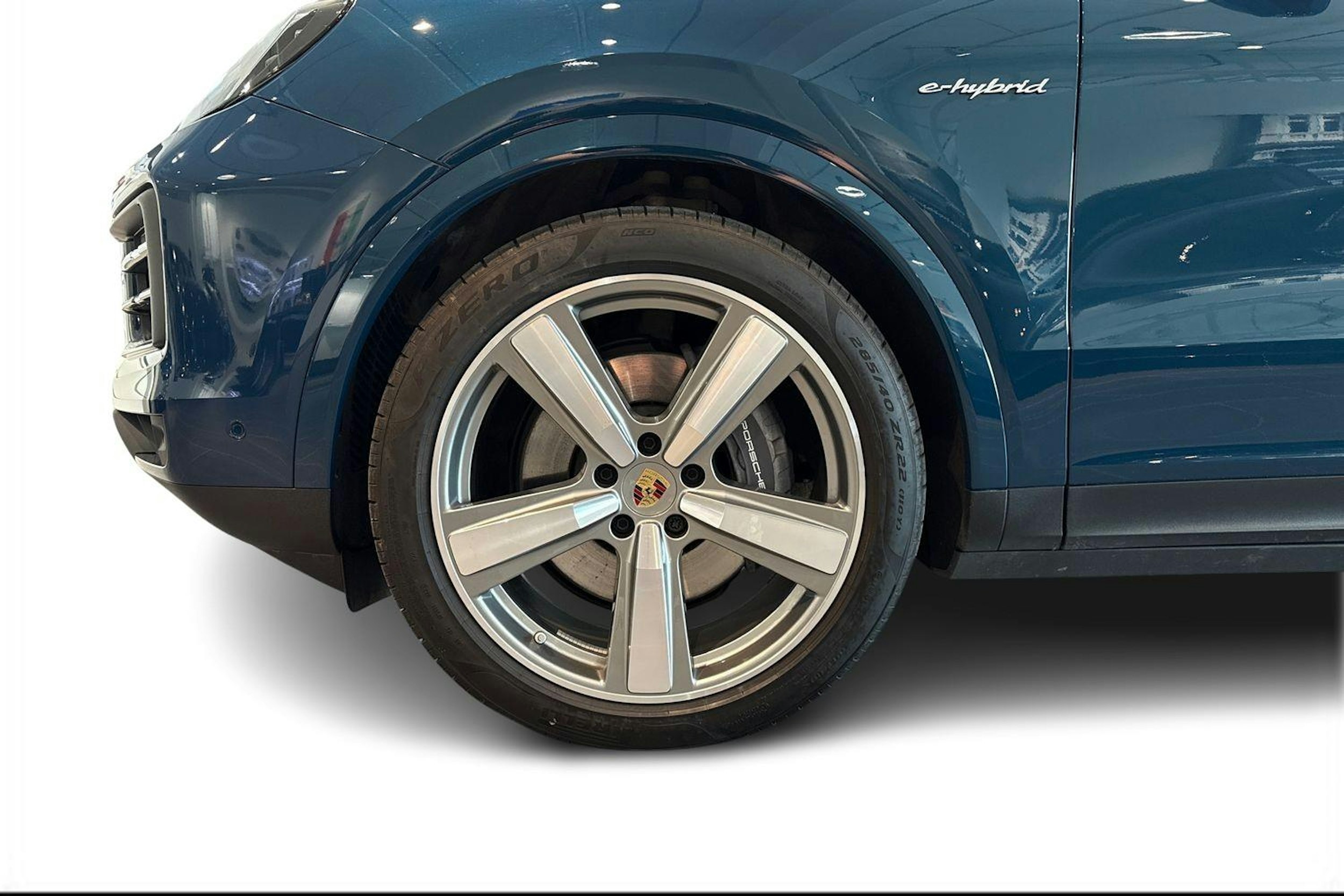 sininen Porsche Cayenne 2024 kuva 9.