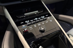 sininen Porsche Cayenne 2024 kuva 12.