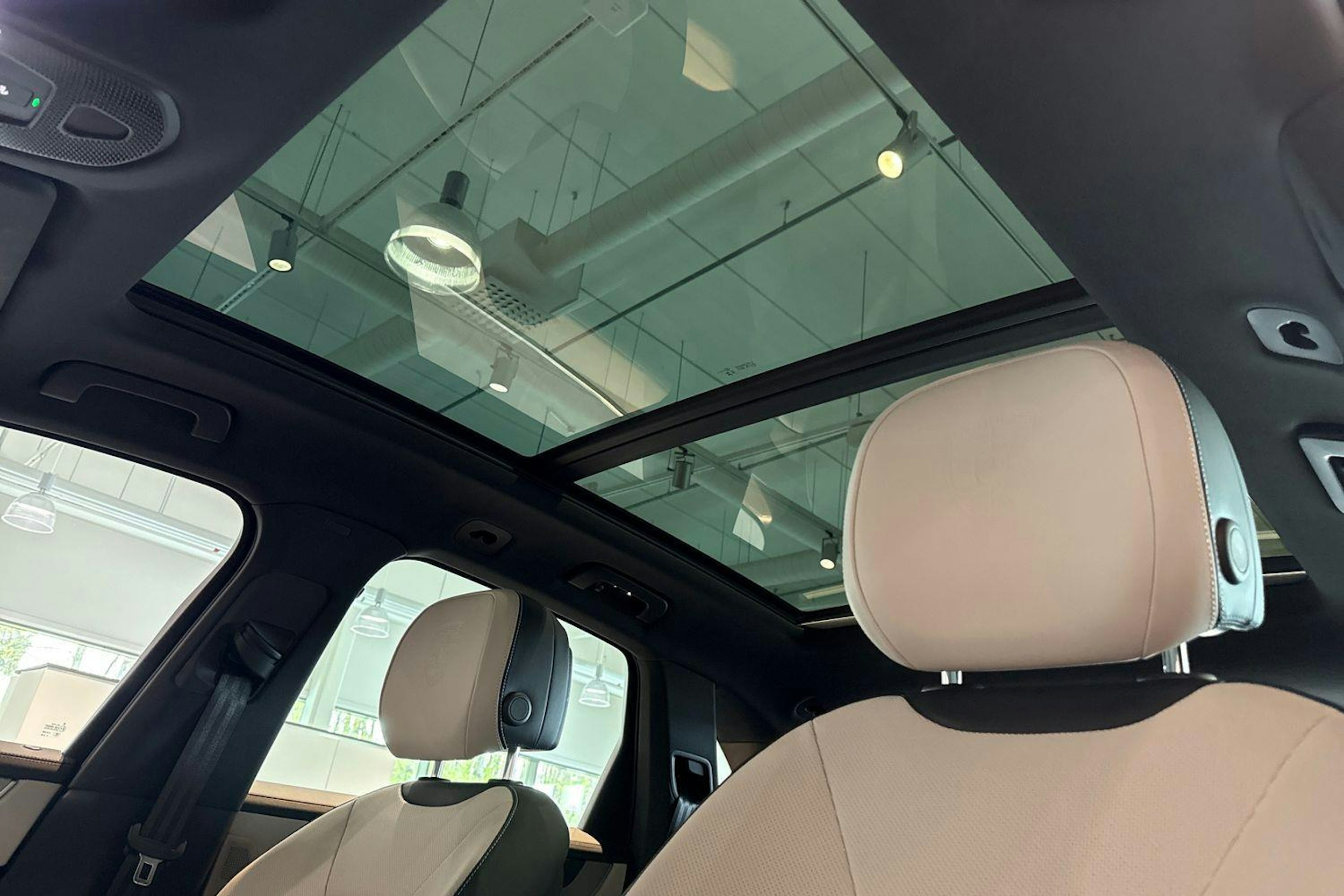 sininen Porsche Cayenne 2024 kuva 14.