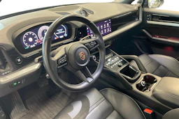 harmaa Porsche Cayenne 2024 kuva 7.