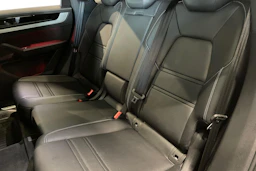 harmaa Porsche Cayenne 2024 kuva 10.
