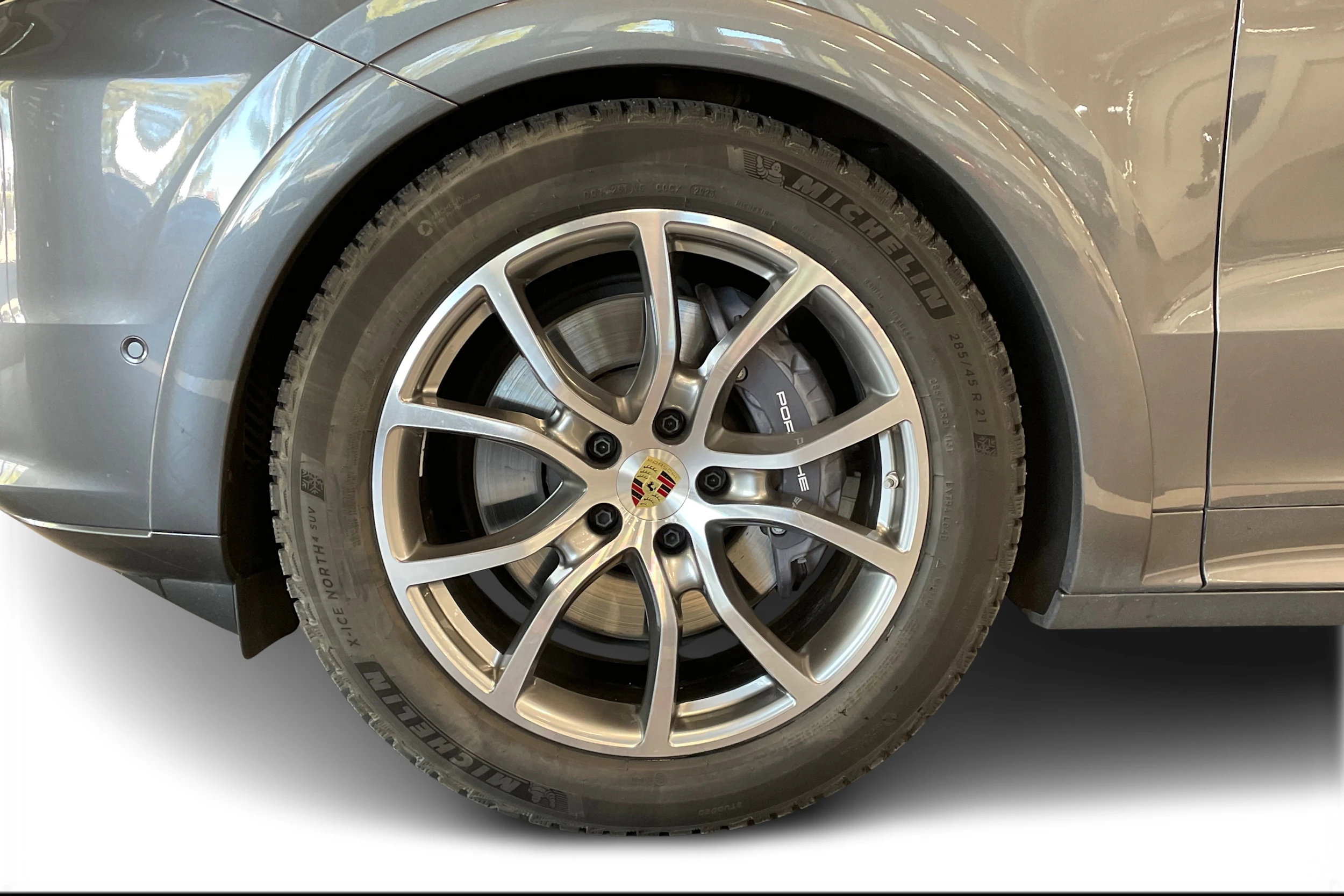 harmaa Porsche Cayenne 2024 kuva 11.