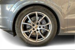 harmaa Porsche Cayenne 2024 kuva 11.