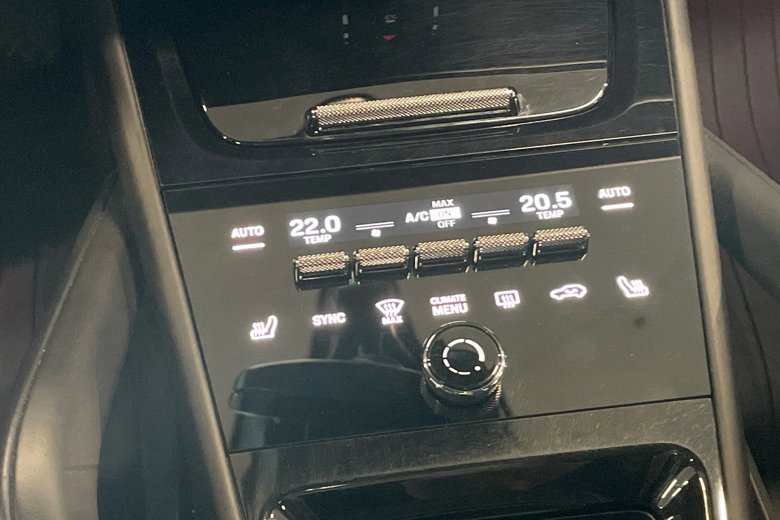 harmaa Porsche Cayenne 2024 kuva 12.