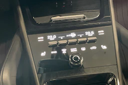 harmaa Porsche Cayenne 2024 kuva 12.