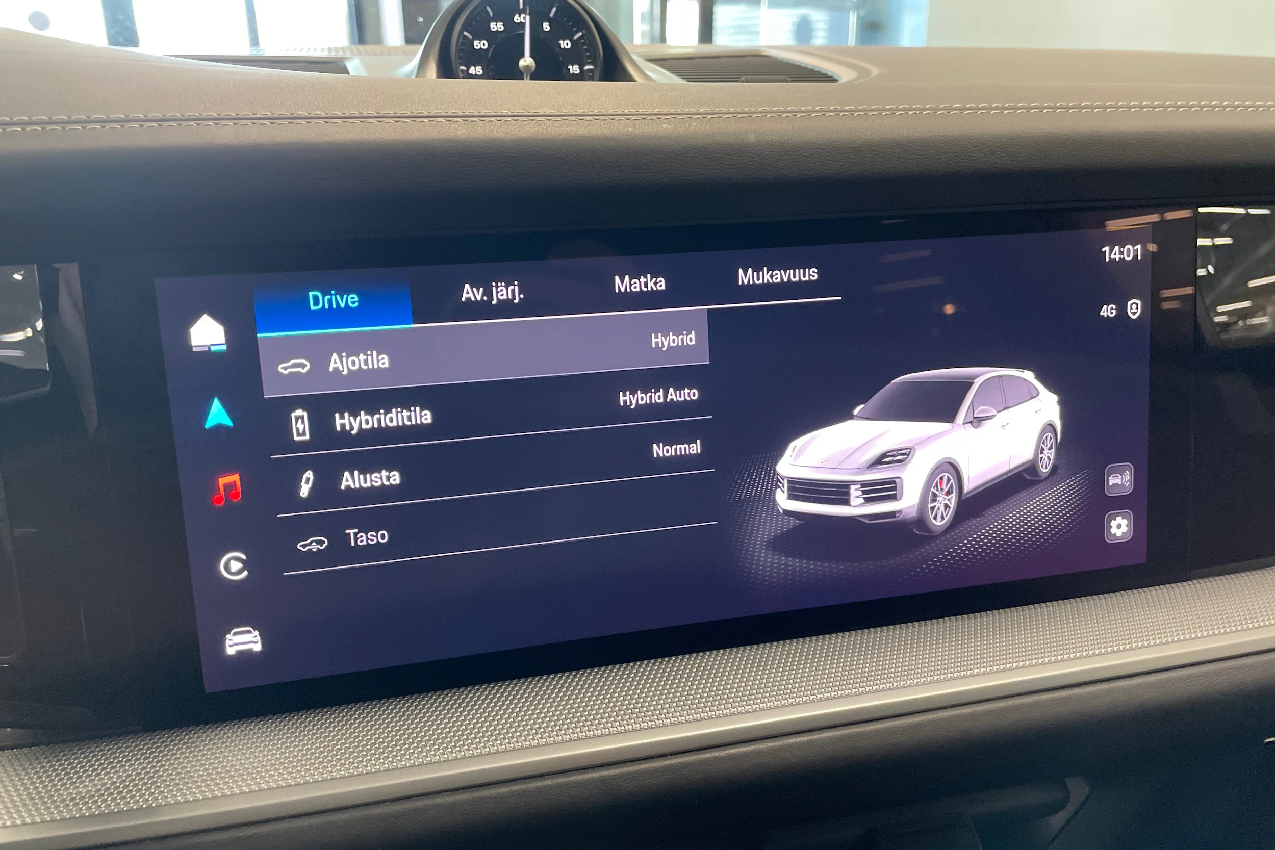 harmaa Porsche Cayenne 2024 kuva 16.