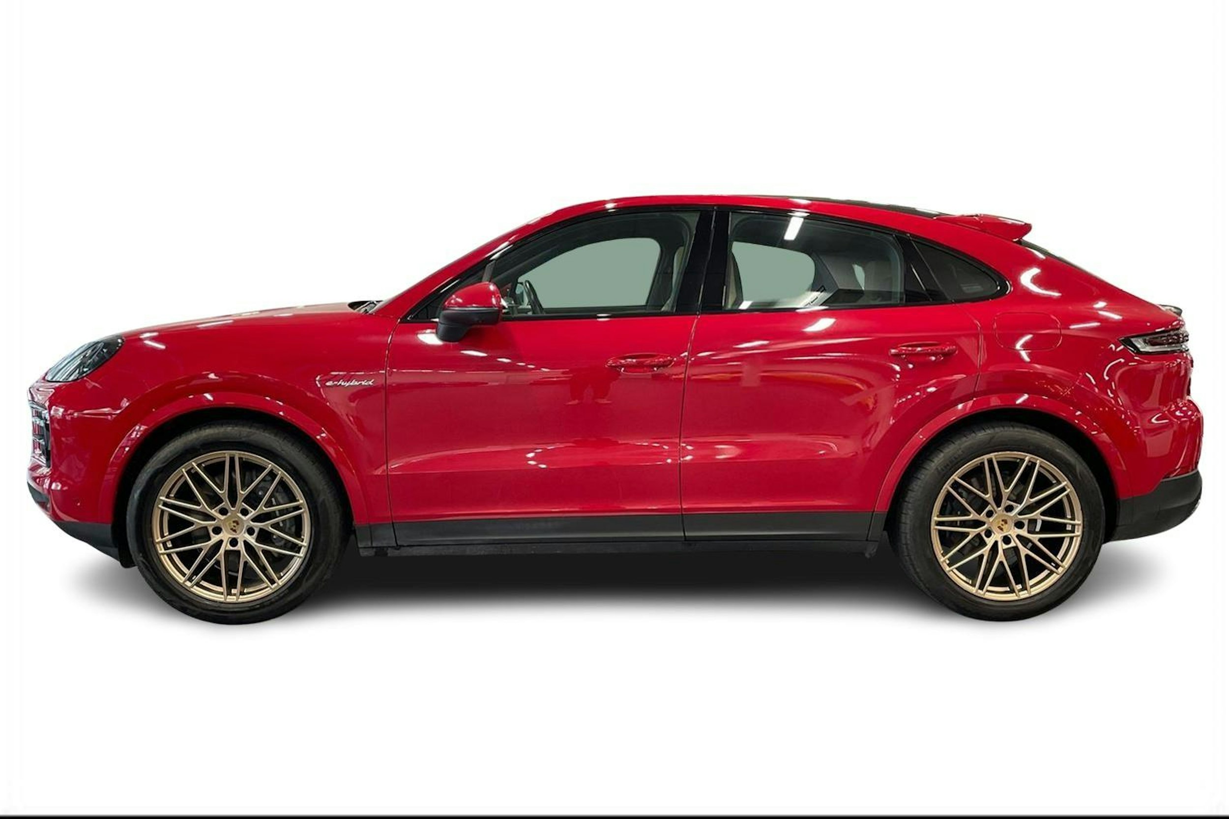 met. punainen Porsche Cayenne 2024 kuva 5.