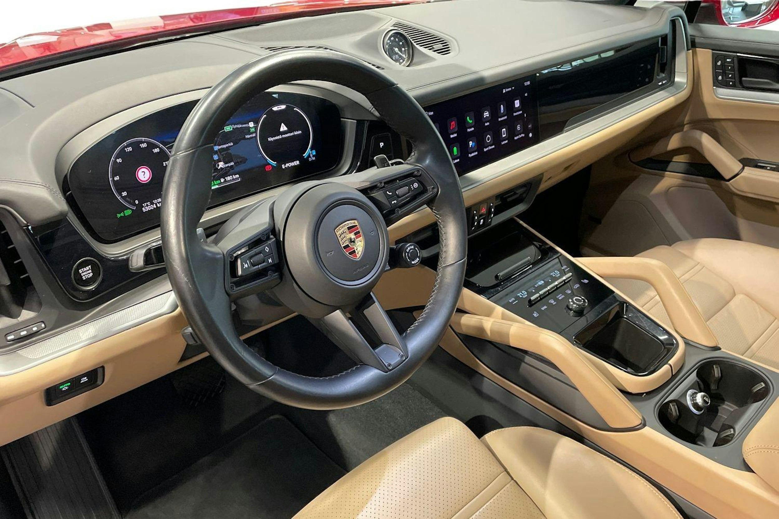 met. punainen Porsche Cayenne 2024 kuva 6.