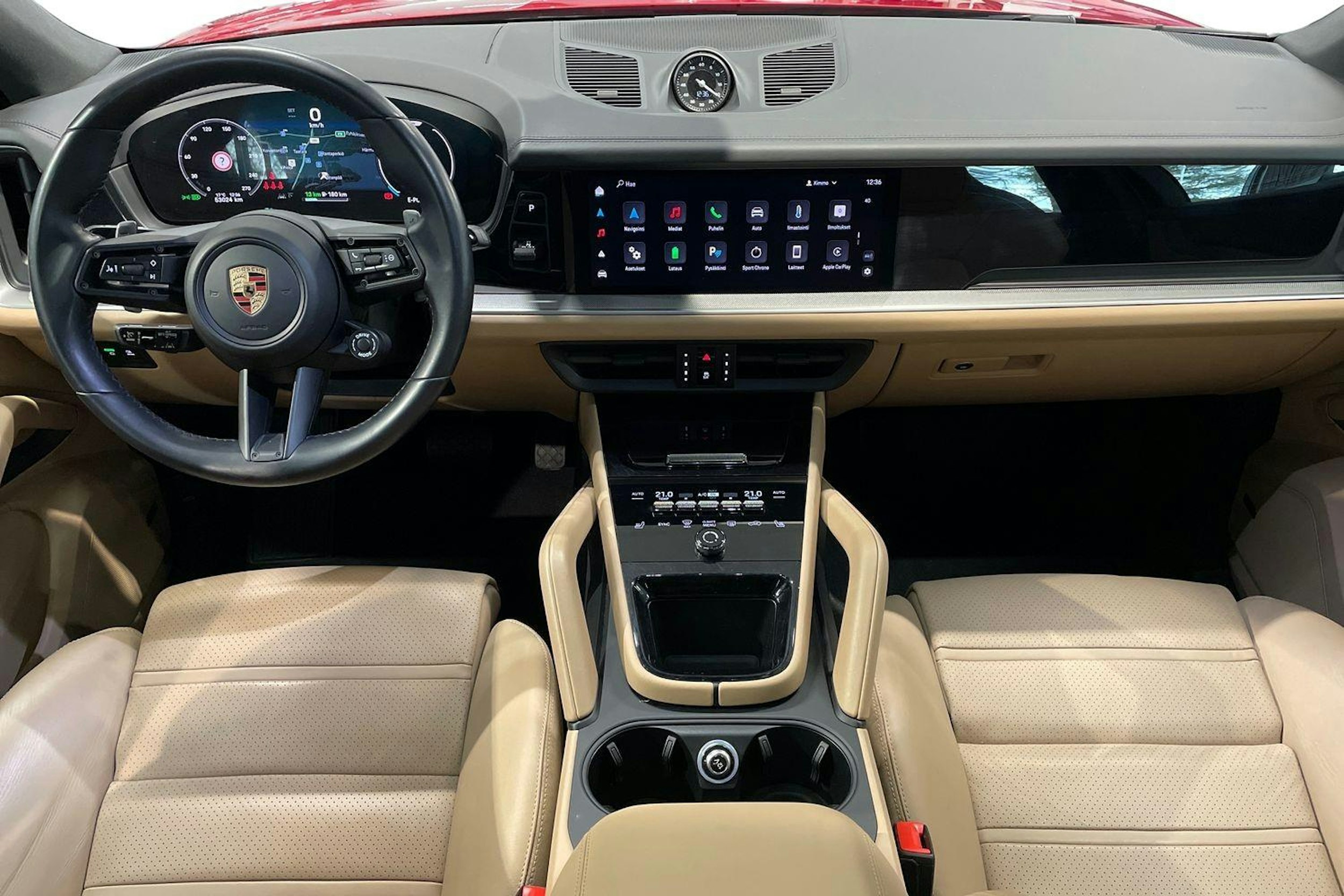 met. punainen Porsche Cayenne 2024 kuva 7.