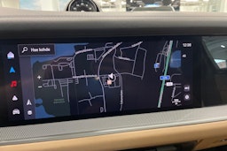 met. punainen Porsche Cayenne 2024 kuva 11.