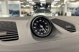 met. punainen Porsche Cayenne 2024 kuva 15.