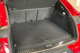 met. punainen Porsche Cayenne 2024 kuva 21.