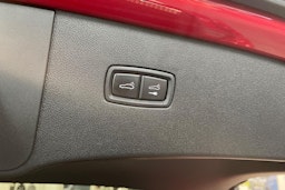 met. punainen Porsche Cayenne 2024 kuva 22.