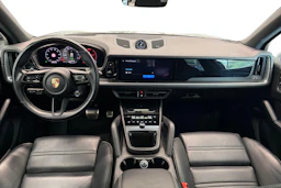 Harmaa Porsche Cayenne 2024 kuva 7.