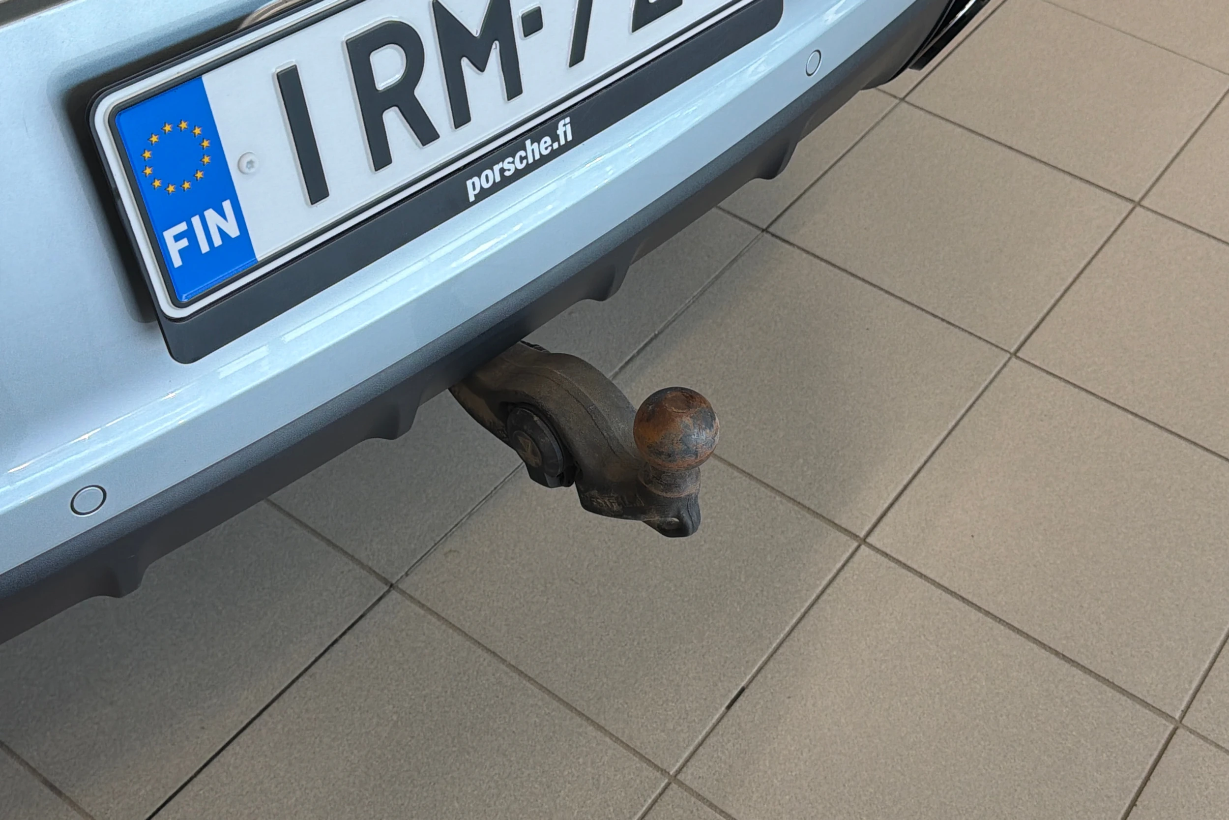 Harmaa Porsche Cayenne 2024 kuva 14.