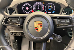 Harmaa Porsche Cayenne 2024 kuva 18.