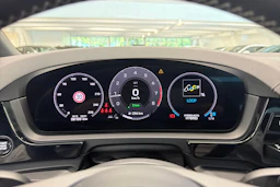 Harmaa Porsche Cayenne 2024 kuva 19.