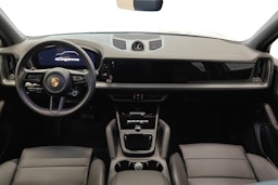 valkoinen Porsche Cayenne 2024 kuva 7.