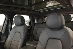 valkoinen Porsche Cayenne 2024 kuva 14.