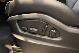 harmaa Porsche Cayenne 2024 kuva 10.