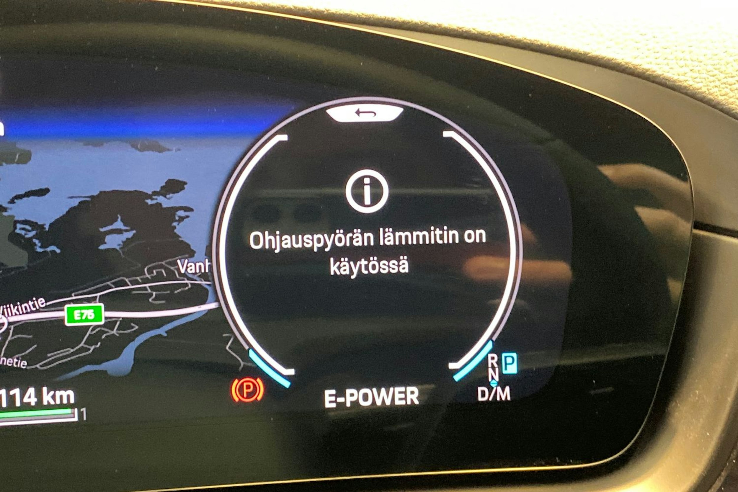harmaa Porsche Cayenne 2024 kuva 12.