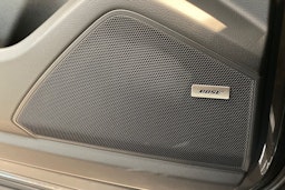 harmaa Porsche Cayenne 2024 kuva 13.