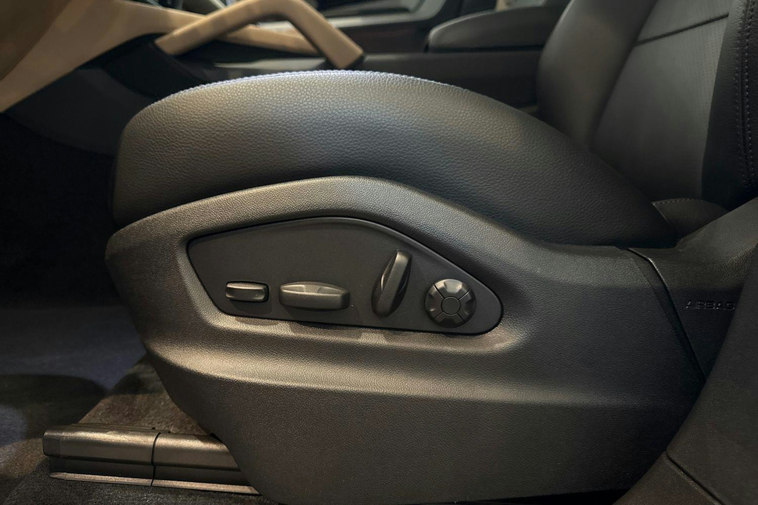 sininen Porsche Cayenne 2024 kuva 10.