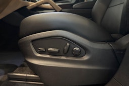 sininen Porsche Cayenne 2024 kuva 10.