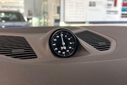 sininen Porsche Cayenne 2024 kuva 12.