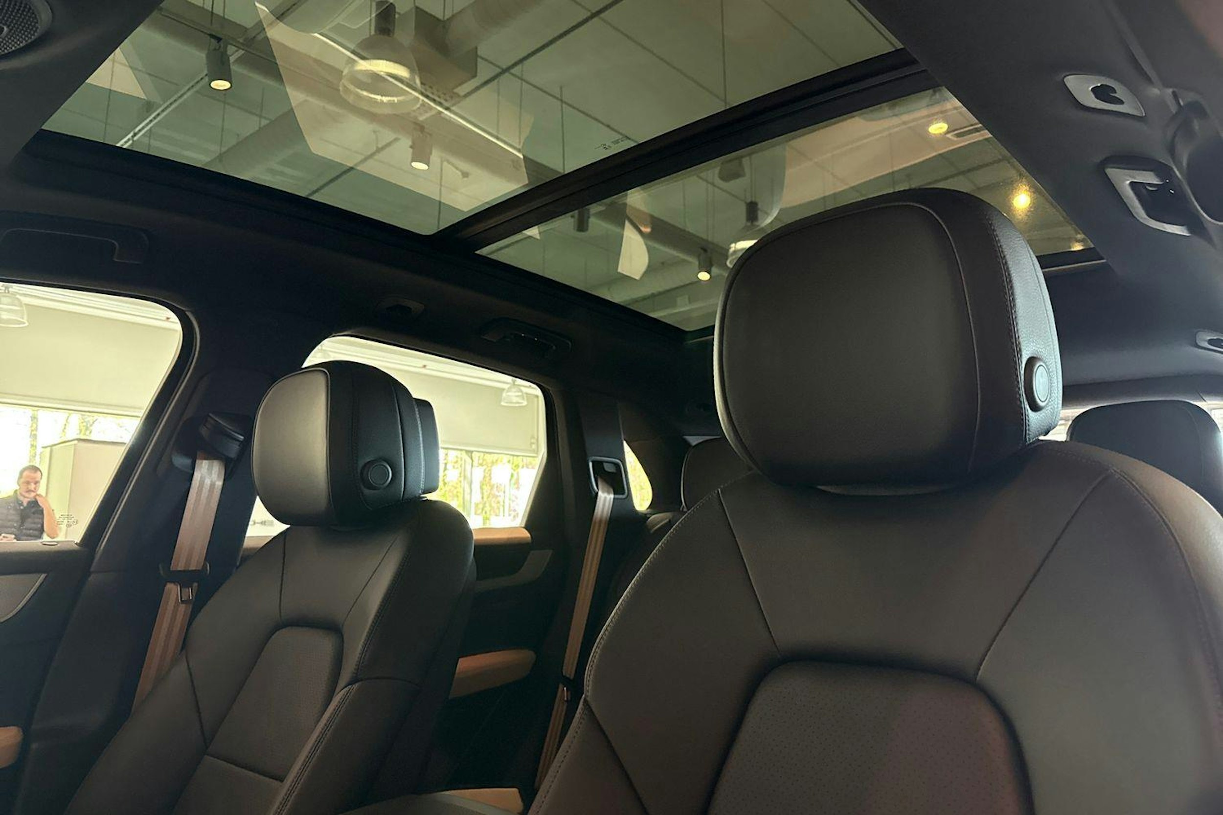 sininen Porsche Cayenne 2024 kuva 13.