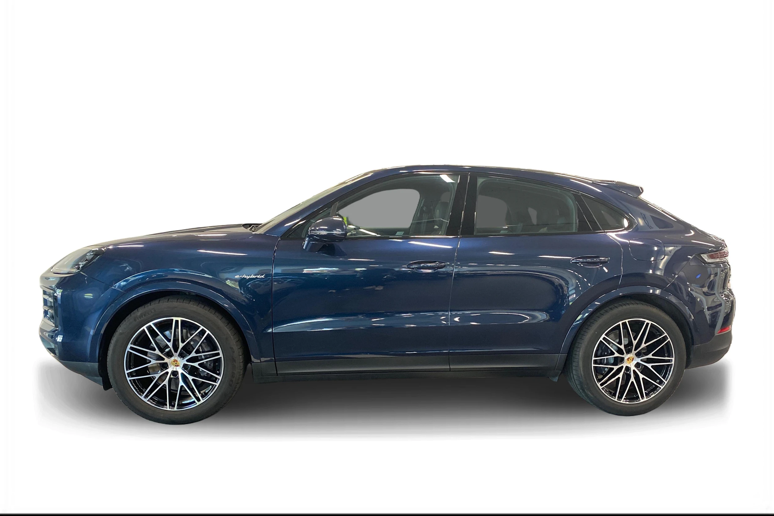 sininen Porsche Cayenne 2024 kuva 5.