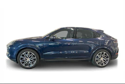 sininen Porsche Cayenne 2024 kuva 5.