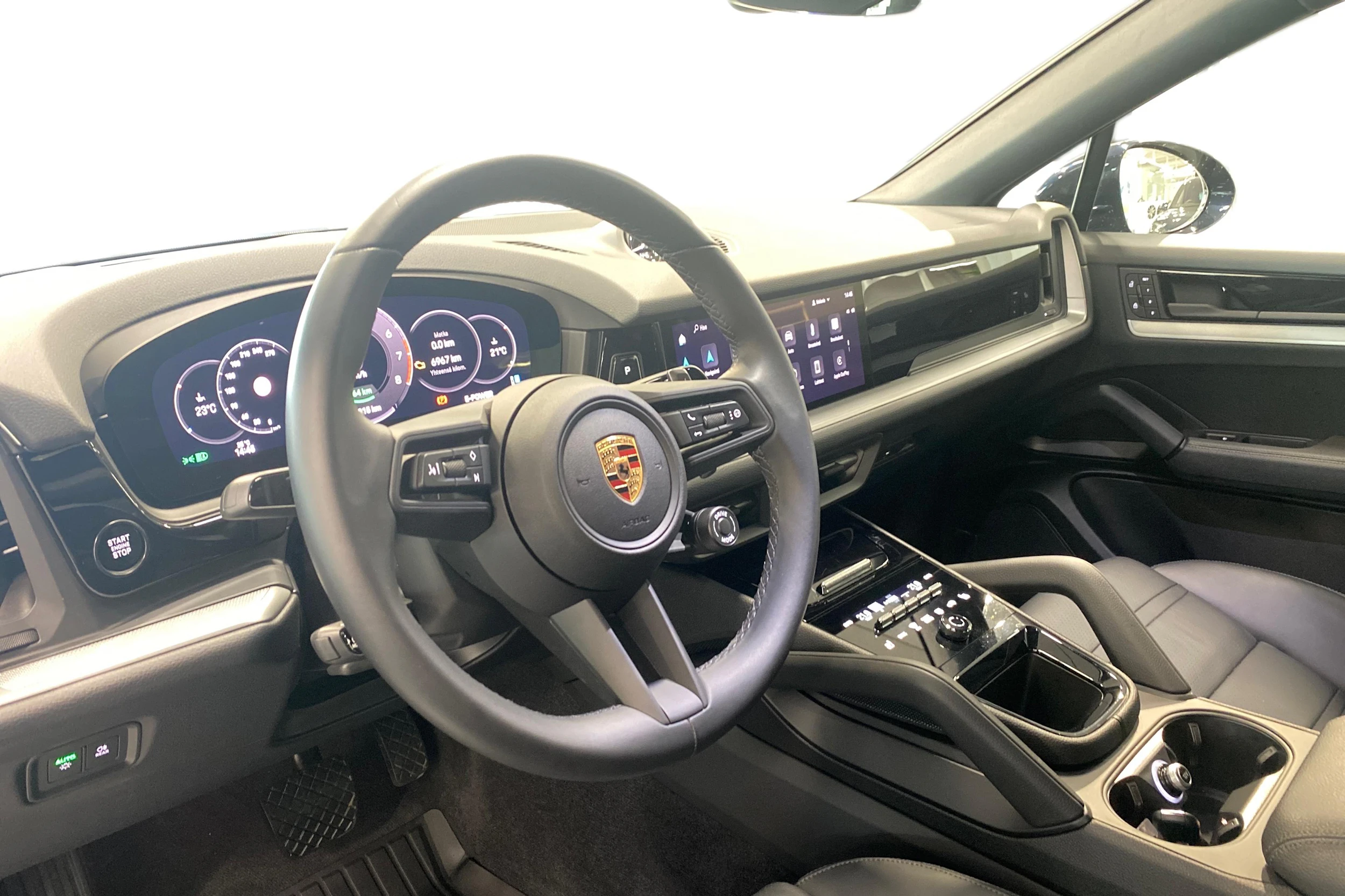 sininen Porsche Cayenne 2024 kuva 6.