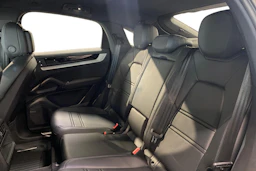 sininen Porsche Cayenne 2024 kuva 8.