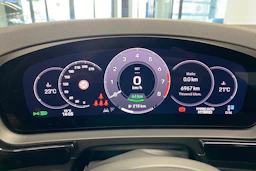 sininen Porsche Cayenne 2024 kuva 15.