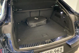 sininen Porsche Cayenne 2024 kuva 19.