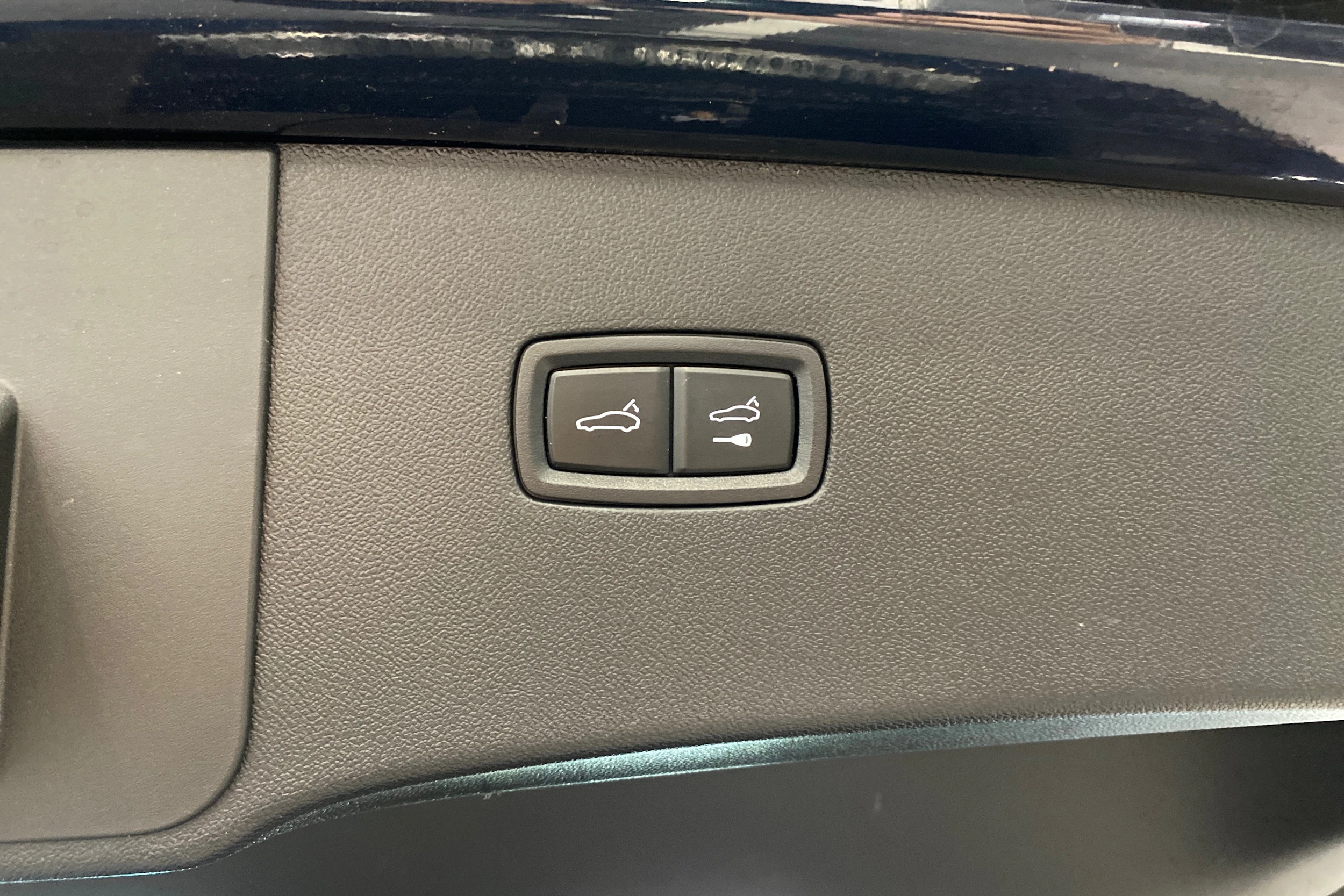 sininen Porsche Cayenne 2024 kuva 20.