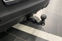 sininen Porsche Cayenne 2024 kuva 21.