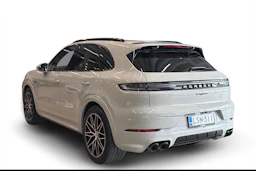 Harmaa Porsche Cayenne 2024 kuva 2.