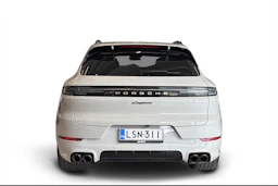Harmaa Porsche Cayenne 2024 kuva 3.