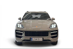 Harmaa Porsche Cayenne 2024 kuva 4.