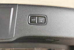 Harmaa Porsche Cayenne 2024 kuva 12.