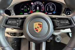 Harmaa Porsche Cayenne 2024 kuva 17.