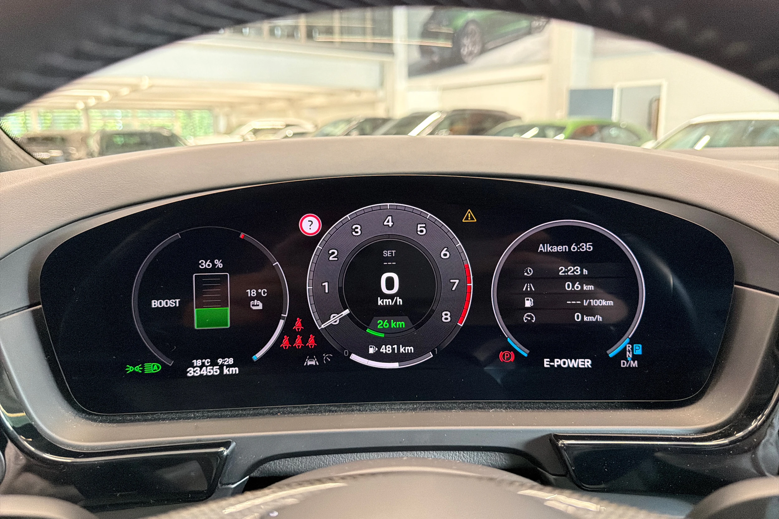 Harmaa Porsche Cayenne 2024 kuva 19.