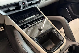 Harmaa Porsche Cayenne 2024 kuva 20.